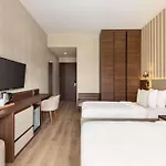 酒店 Ramada By Wyndham 3*