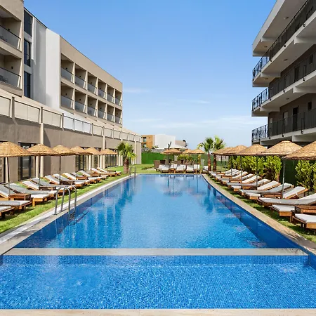 Ramada By Wyndham Чешме