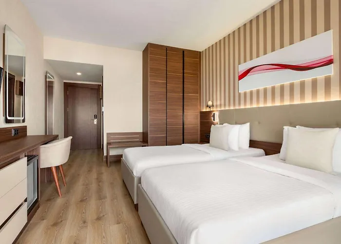 Ramada By Wyndham Чешме