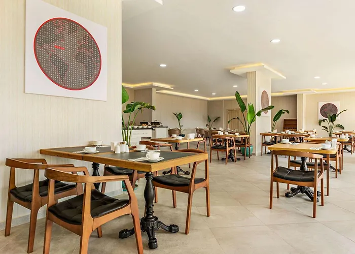 Готель Ramada By Wyndham 3*