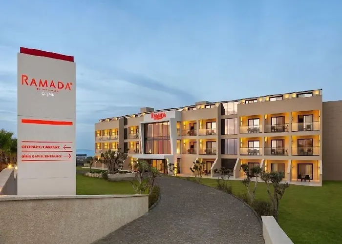 Готель Ramada By Wyndham 3*
