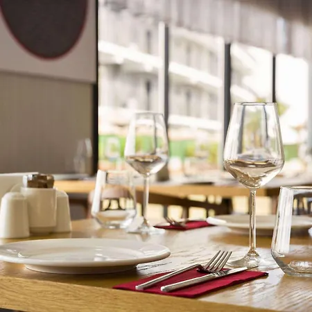 Готель Ramada By Wyndham 3*