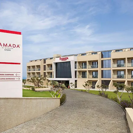 Ramada By Wyndham Готель 3*