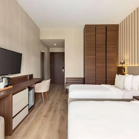 酒店 Ramada By Wyndham 3*